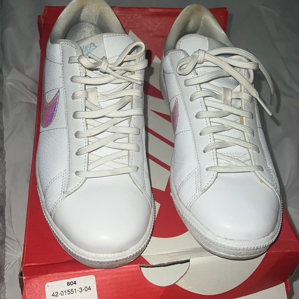 Nike White Leather Athletic Sneakers with Pink Iridescent Swoosh